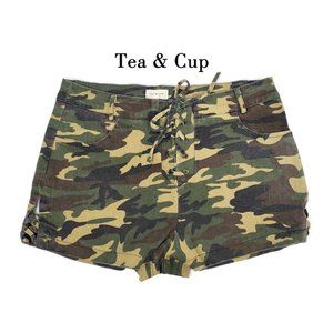 Tea & Cup lace up camo shorts. * Size ~ Sm *